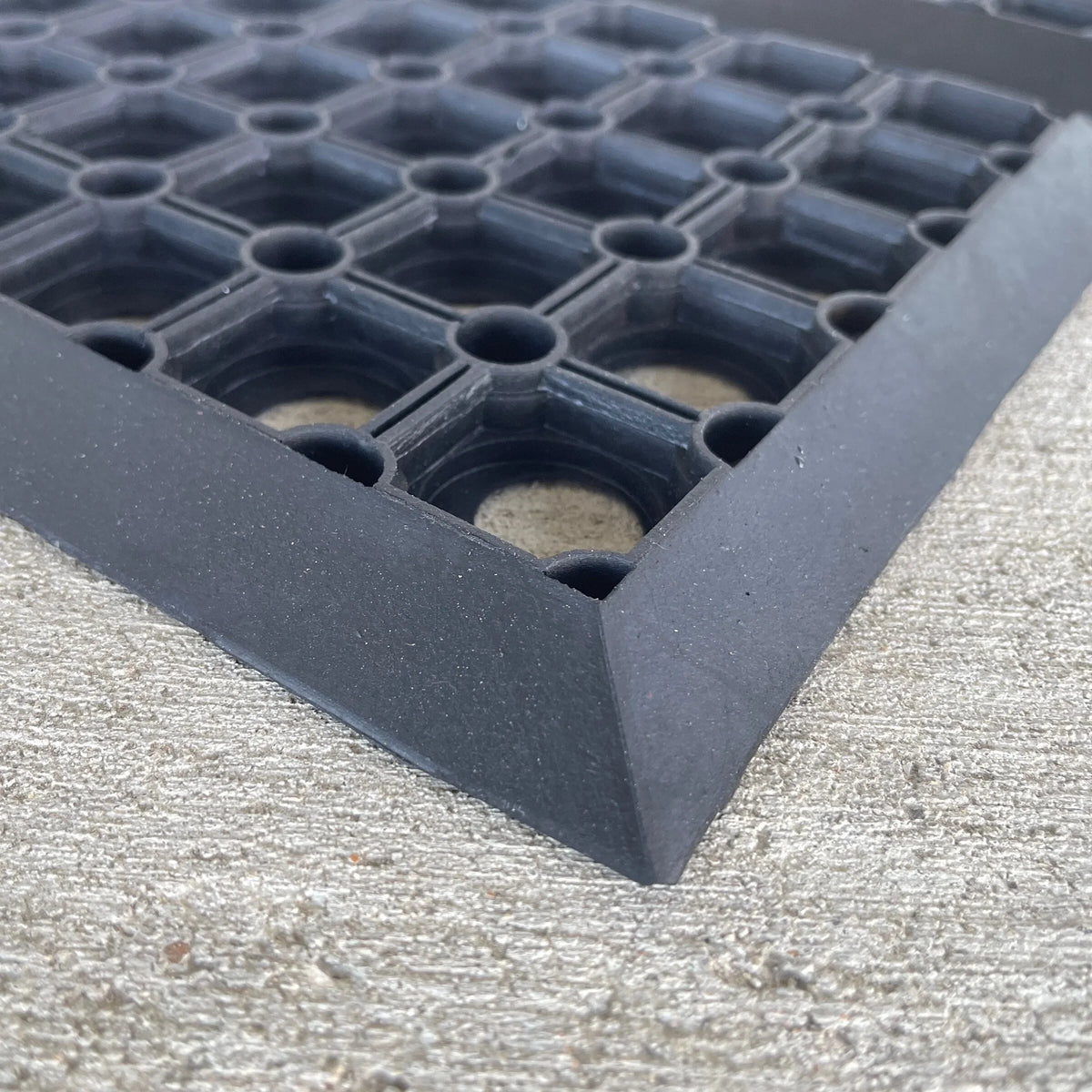 RMT10304 Tread AmeriHome 4 Black 10 Piece Stair Drainage x - in. 30 Set, Rubber
