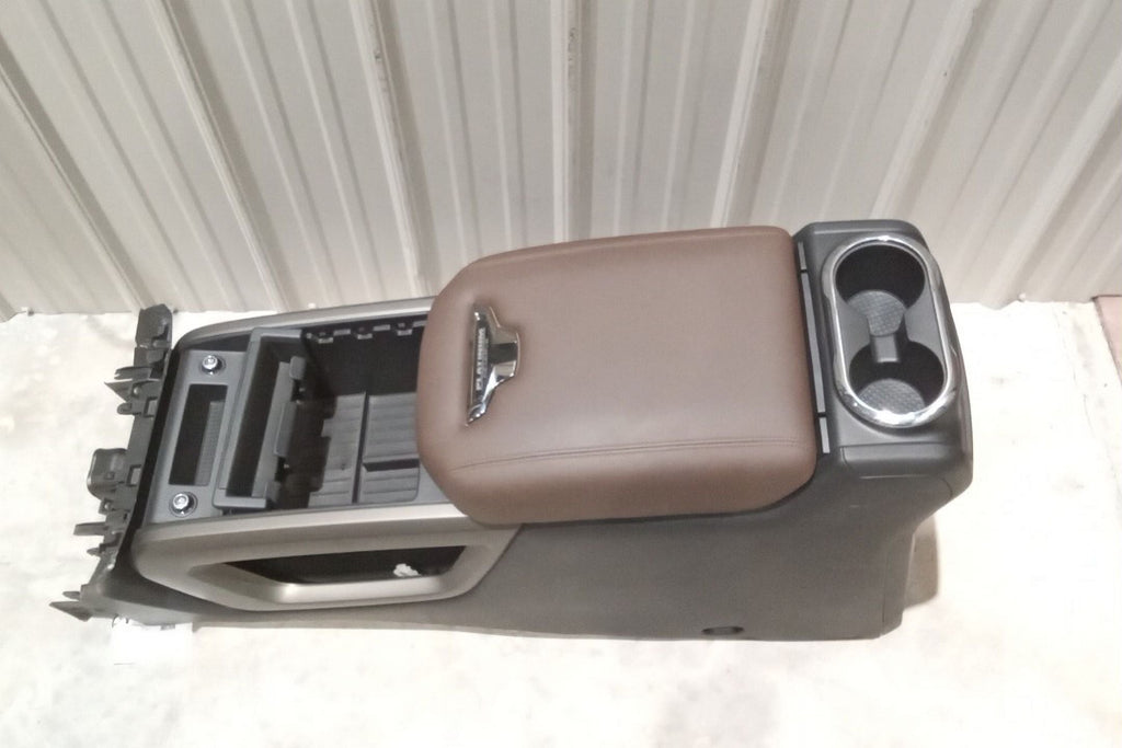 OEM Assembly 2023 Titan (Good) Floor Pre-Owned Console Nissan Center